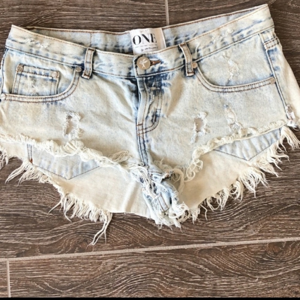 One teaspoon white  wash look denim  shorts.